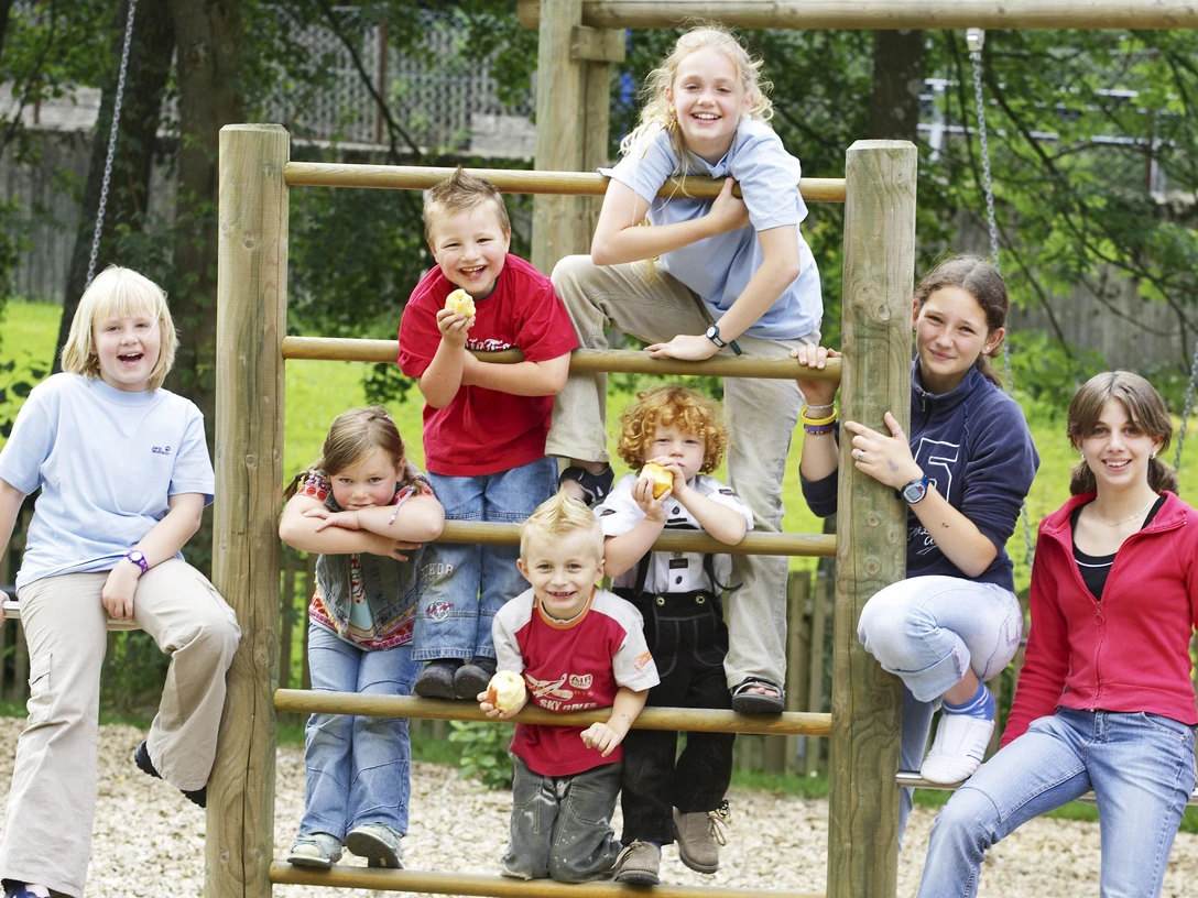 kinder-klettergeruest c) tourist-information-willingen.jpg