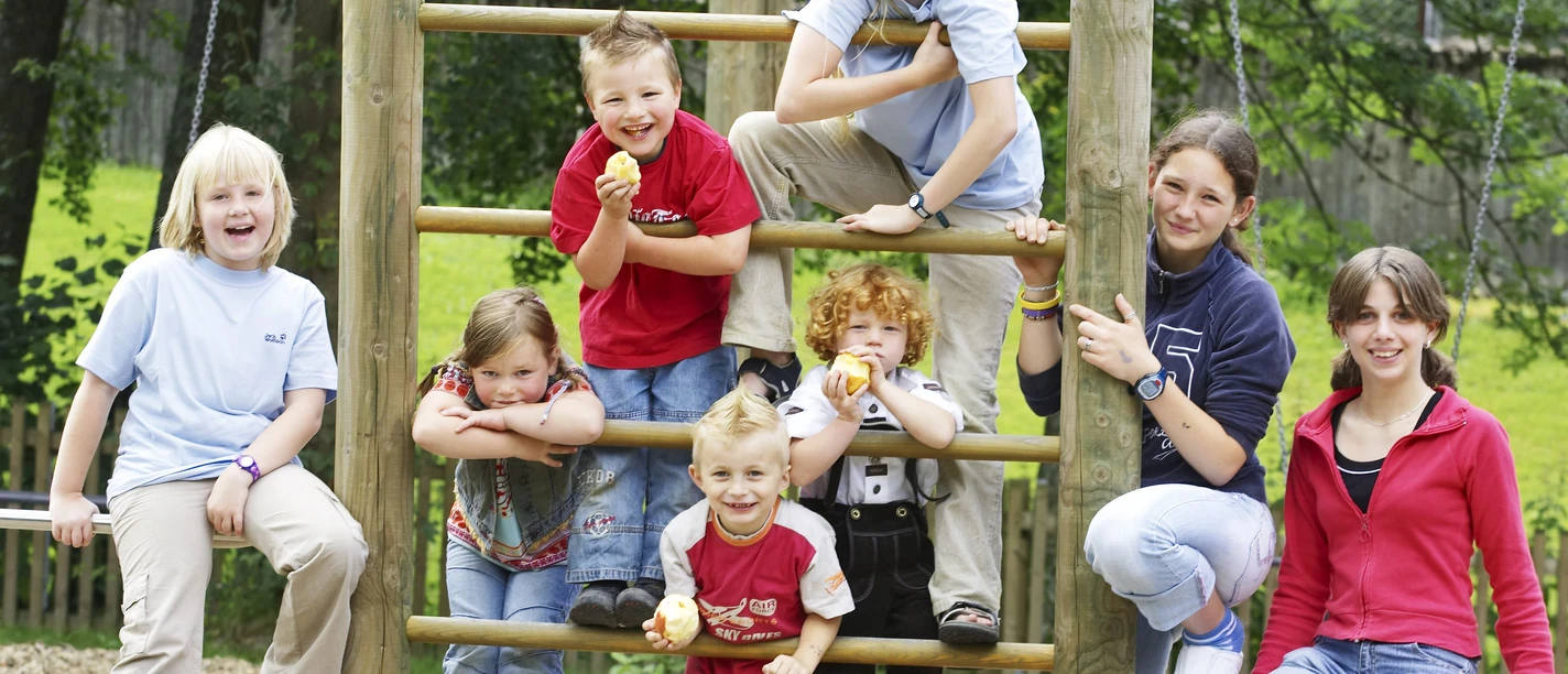 kinder-klettergeruest c) tourist-information-willingen.jpg