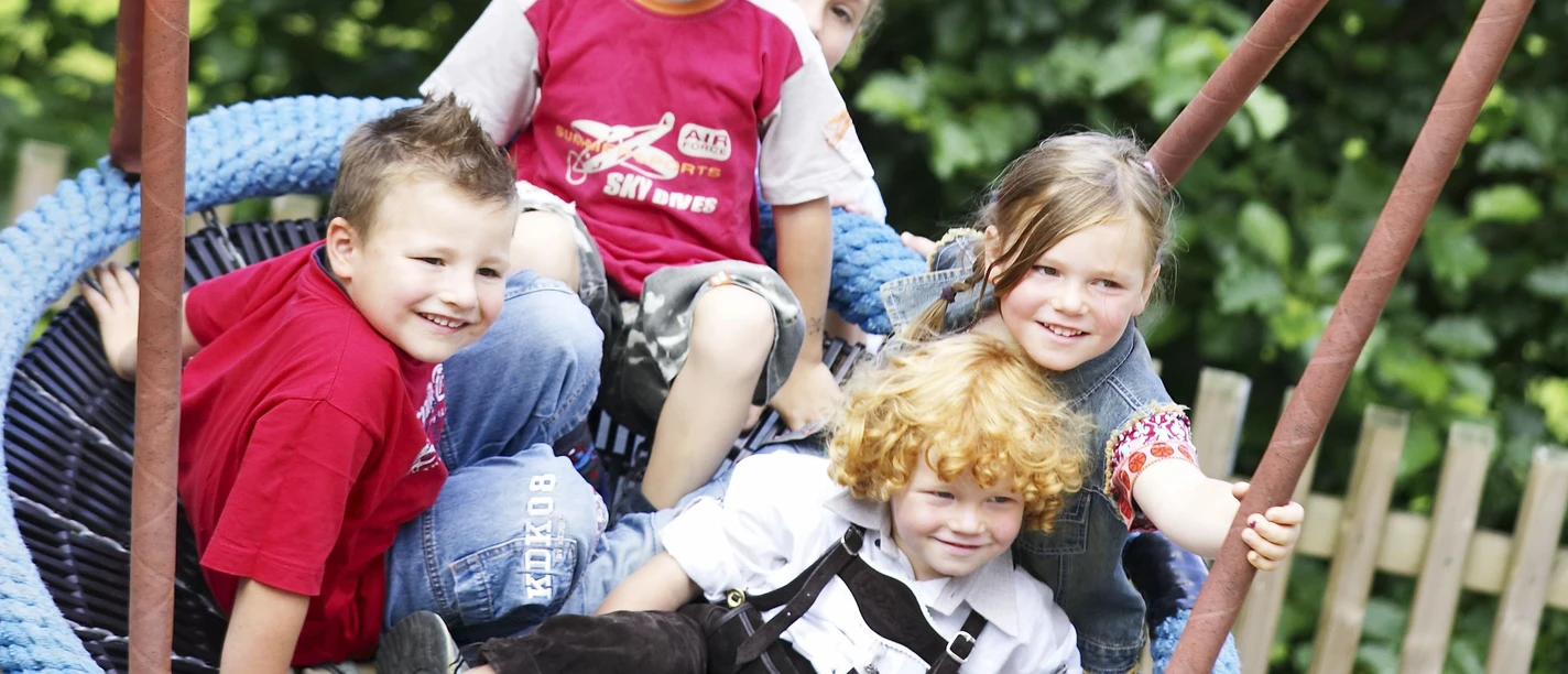 kinder-nestschaukel c) tourist-information-willingen.jpg