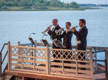 Seebühne Biedermeierstrand mit der Sächsischen Bläserphilharmonie