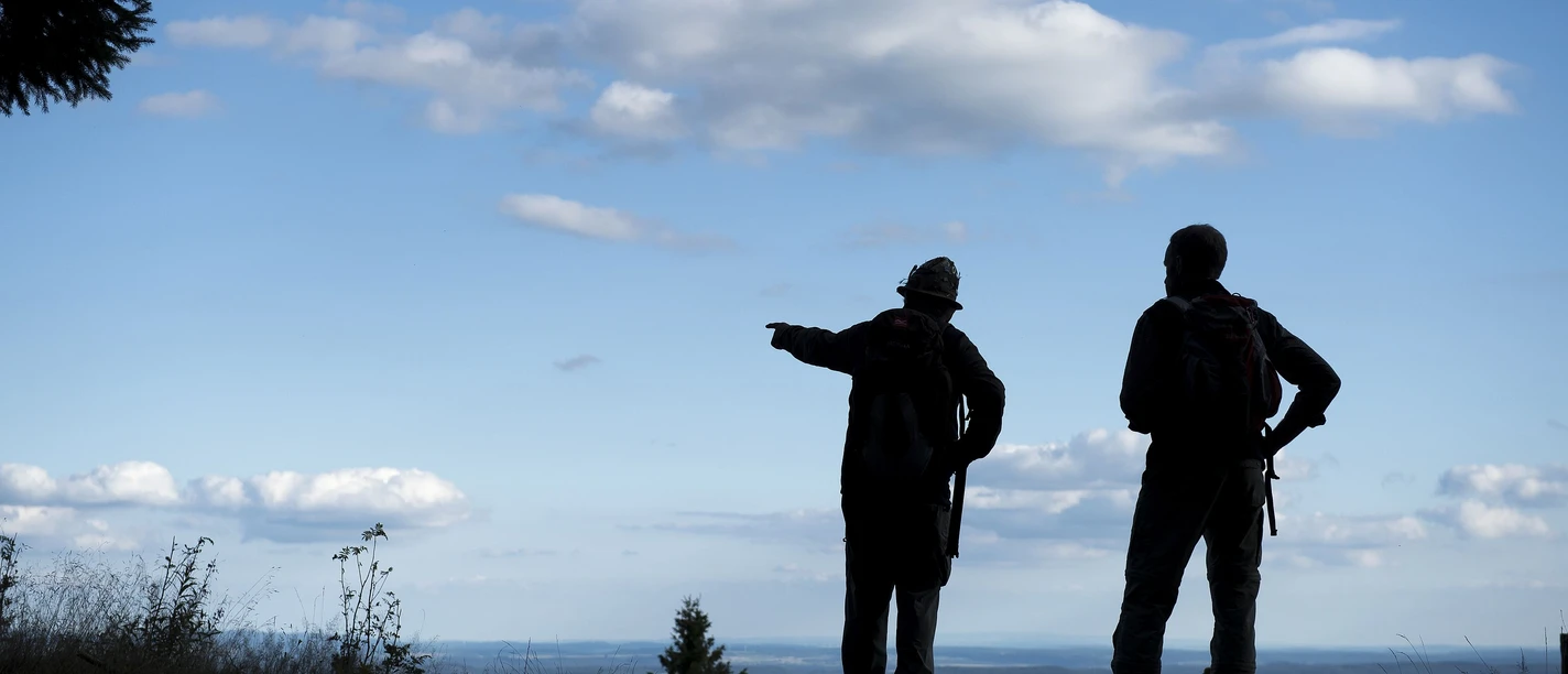 Wanderer im Gegenlicht