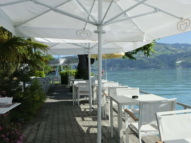 ristorante-riviera-spiez-terrasse-thunersee.jpg