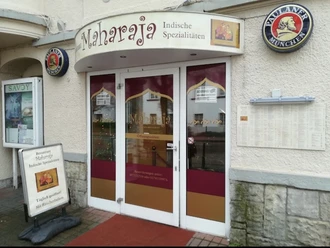 Das Bild zeigt den Eingangsbereich des Restaurants "Maharaja".