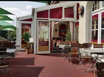 Minden - Maharaja Terrasse.jpg Das Bild zeigt die Terrasse des Restaurants.