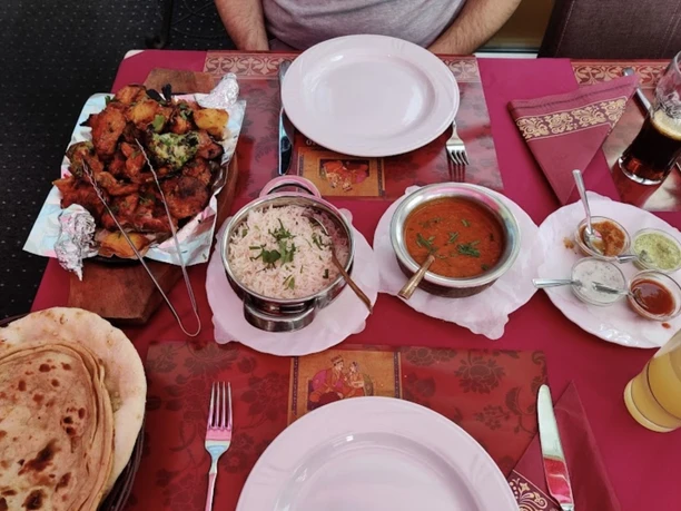 Minden - Maharaja Essen2.jpg Das Bild zeigt erneut indisches Essen.