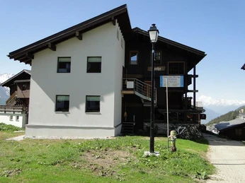 Aussenansicht Arche Sommer 1