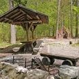 feuerstelle-katzenloch-grillplatz-unterstand-front.jpg