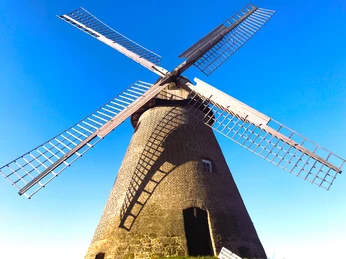 Das Bild zeigt die Windmühle Südhemmern.