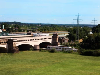 Das Bild zeigt das Doppel-Wasserstraßenkreuz in Minden.