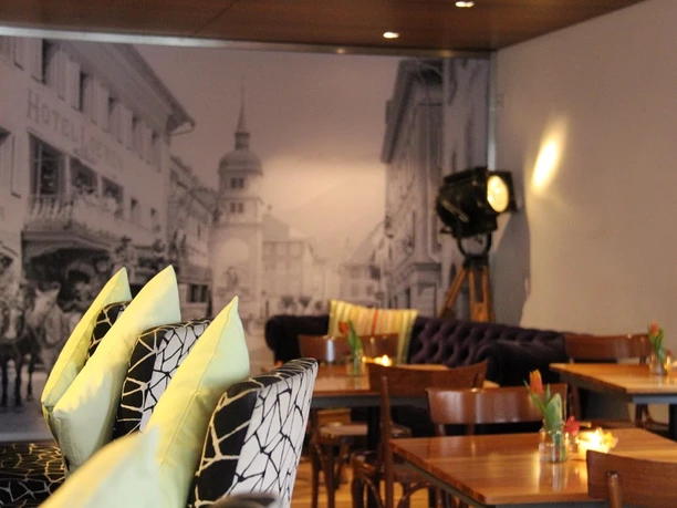 schwarzer löwen altdorf bistro life sofa gemütlich treffpunkt für jedermann (2).JPG