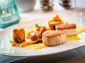 Michael Engel, Hotel Rest. Zwyssighaus Bauen 2019: Duo vom Alpschwein, Serviettenknödel, Kürbis vom Eyelenhof Michael Engel, Hotel Rest. Zwyssighaus Bauen 2019: Duo vom Alpschwein, Serviettenknödel, Kürbis vom Eyelenhof