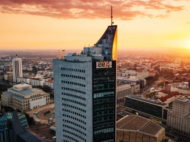 Le City-Hochhaus et la ligne d'horizon de Leipzig au coucher du soleil, Points de vue à Leipzig, Loisirs, Curiosités à Leipzig