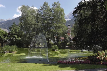Kuranlage Puit in Mittewald mit Blick zur Kirche