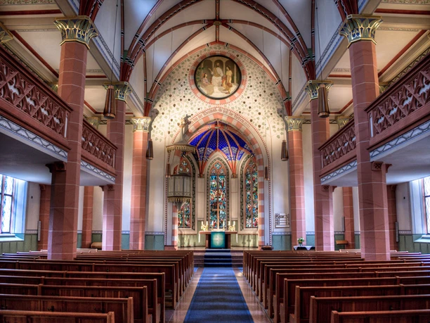 Heilig Kreuz Kirche in Loffenau im Murgtal_Innenraum_Fotograf compusign.de