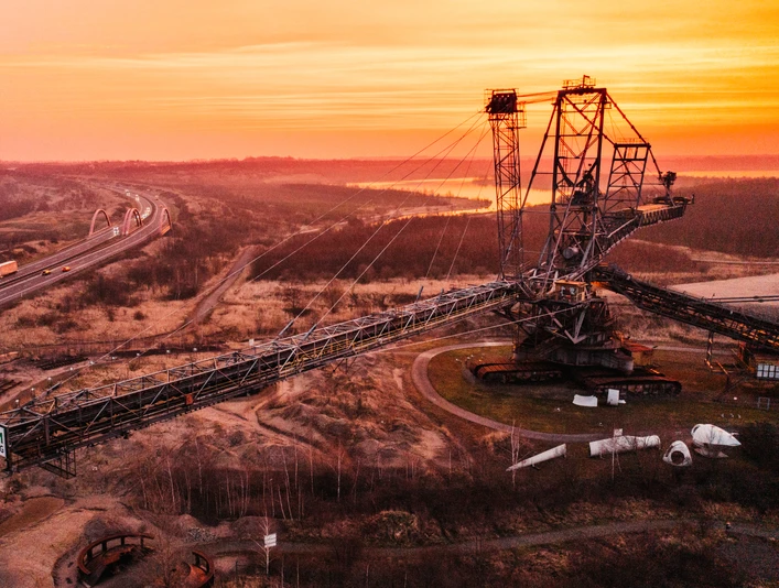 Bergbau-Technik-Park - Industriekultur in der Leipzig Region Stillgelegte Bergbaumaschinen im Bergbau Technik Park in der Region Leipzig im Abendrot, Industriekultur, Freilichtmuseum, ausflug
