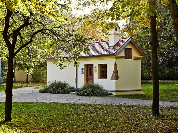 Historisches Badehäuschen im Stadtgarten Historisches Badehäuschen im Stadtgarten