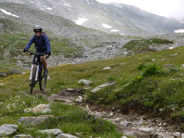 Mountainbiker im Val Maighels