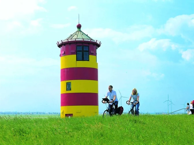 Radeln entlang des Pilsumer Leuchtturms