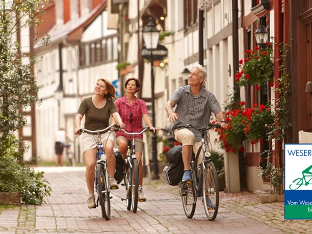 Radfahrer in der Hamelner Altstadt Cyclists in Hameln's old town