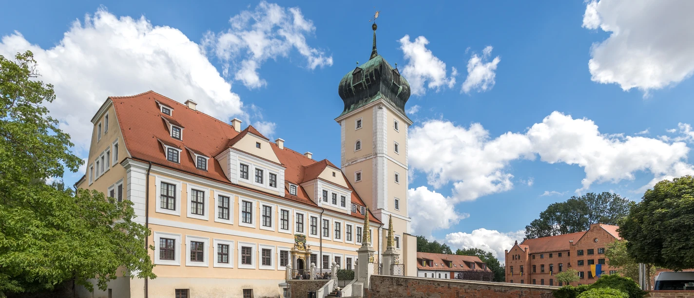 Barockschloss Delitzsch - Sehenswürdigkeiten in der Leipzig Region Blick auf das Baroschloss Delitzsch mit Brücke, Region, Schloss, Museum, Ausflug