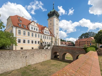 Barockschloss Delitzsch - Sehenswürdigkeiten in der Leipzig Region Blick auf das Baroschloss Delitzsch mit Brücke, Region, Schloss, Museum, Ausflug