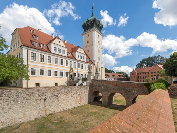 Widok na Baroschloss Delitzsch z mostem, region, zamek, muzeum, wycieczka