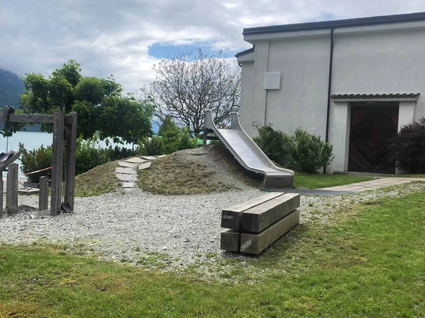 spielplatz-rallye-brienz-rutschbahn-spielkrahn-kino.jpg