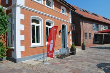 Außenansicht Tourist Info Dammer Berge