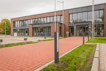 Die Stadtwerke und die Stadtentwässerung Celle haben den gemeinsamen Neubau an der Allerstraße 10 bezogen. Die Stadtwerke und die Stadtentwässerung Celle haben den gemeinsamen Neubau an der Allerstraße 10 bezogen.
