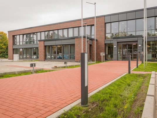 Die Stadtwerke und die Stadtentwässerung Celle haben den gemeinsamen Neubau an der Allerstraße 10 bezogen. Die Stadtwerke und die Stadtentwässerung Celle haben den gemeinsamen Neubau an der Allerstraße 10 bezogen.