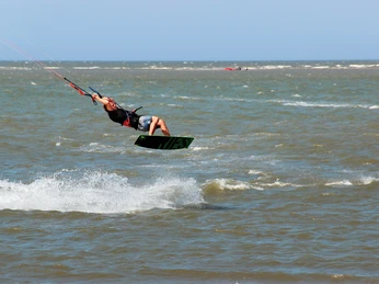 kitesurfer_1.jpg