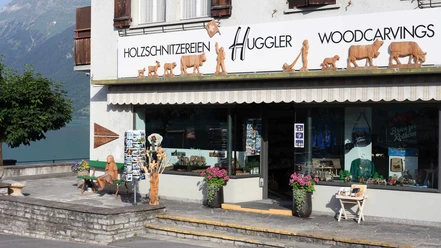 Huggler Holzbildhauerei, Traditionshandwerk in Brienz