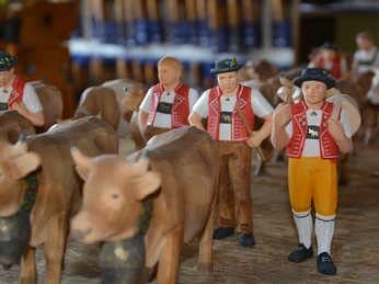 Appenzeller Alpaufzug - Figuren von Huggler Holzbildhauerei