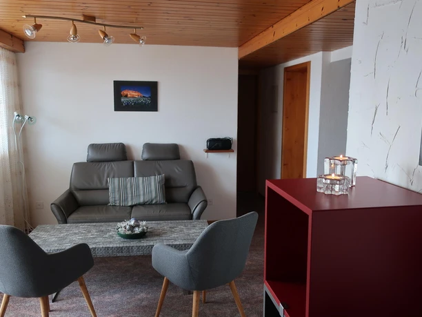 Wohnzimmer mit Südbalkon