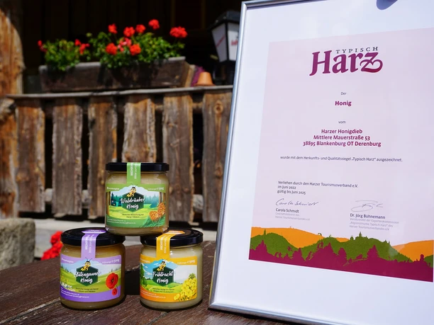 Harzer-Honigdieb_Glaeser-und-Urkunde.jpg Harzer Honigdieb - Gläser und Urkunde