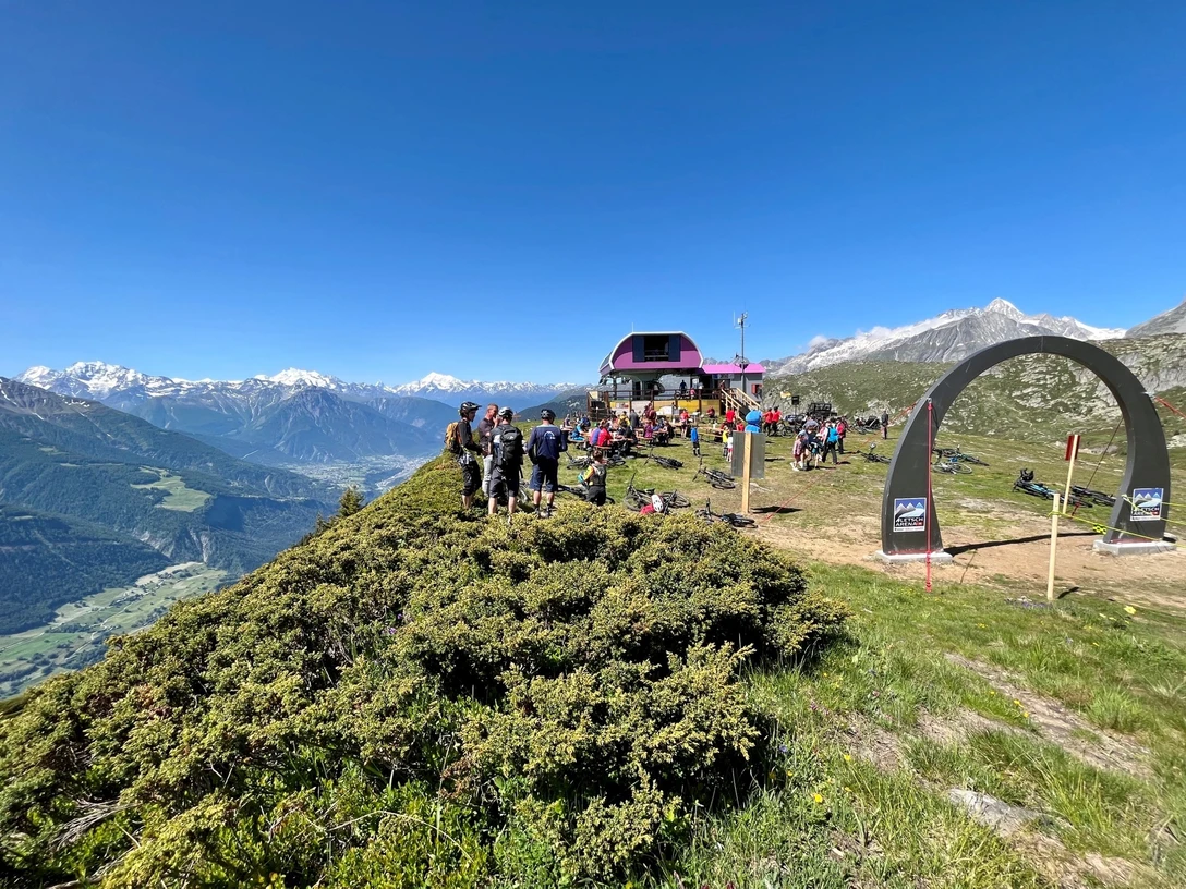 2022-06-11-Flowtrail-Wurzenbord-Aletsch-Arena-Iris-Buchholz (1).jpg