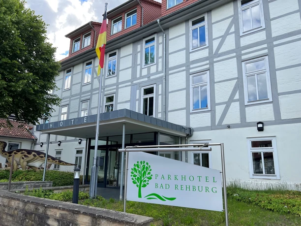 The modern Parkhotel Bad Rehburg in a historic building with half-timbering and a German flag.