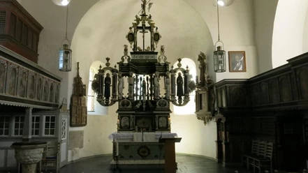 Kirche Langwarden Altar.jpg