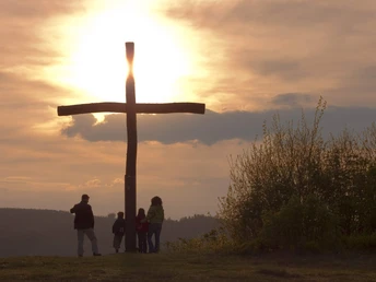 Gipfelkreuz bei Sonnenuntergang