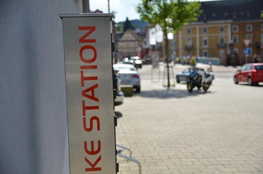 Gernsbach_E-Bike-Ladestation_Salmengasse_Salmenplatz_Innenstadt_2