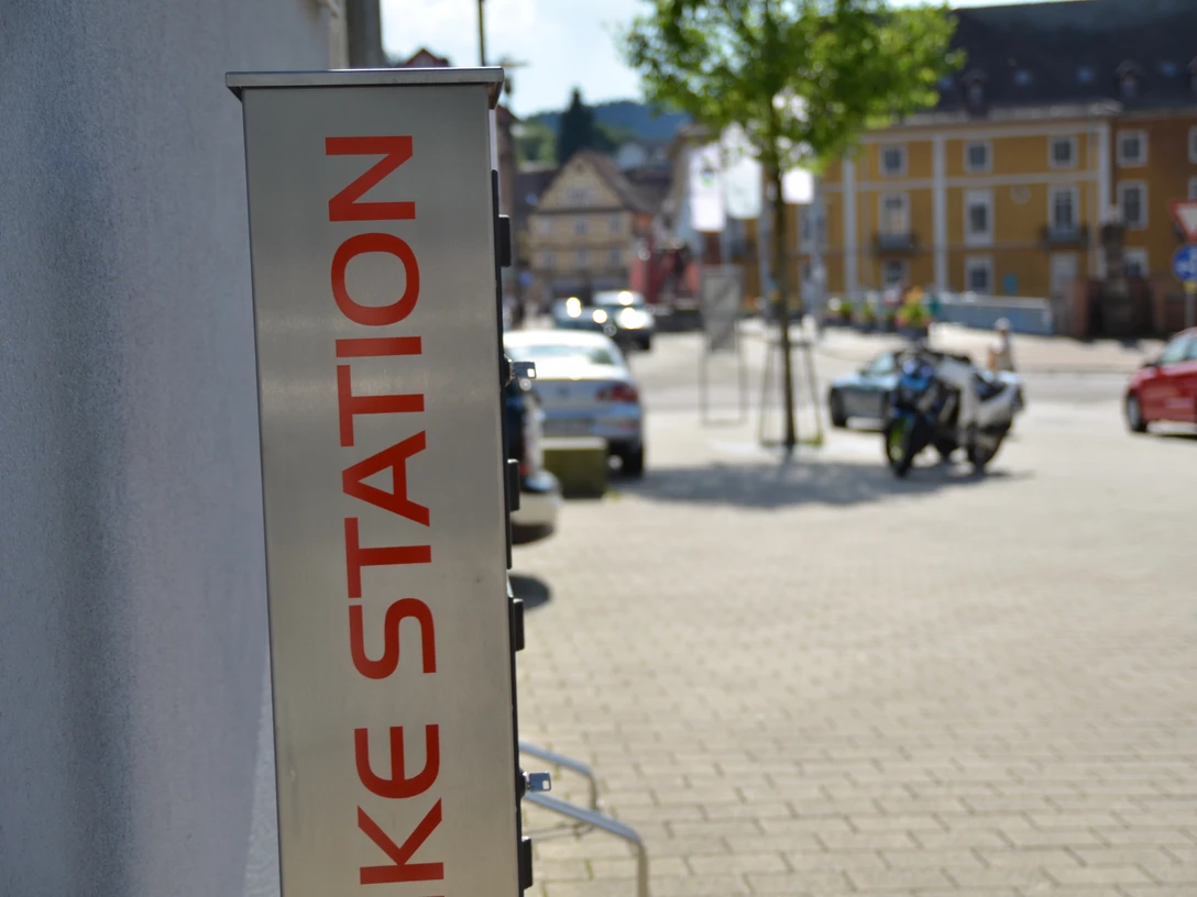 Gernsbach_E-Bike-Ladestation_Salmengasse_Salmenplatz_Innenstadt_2