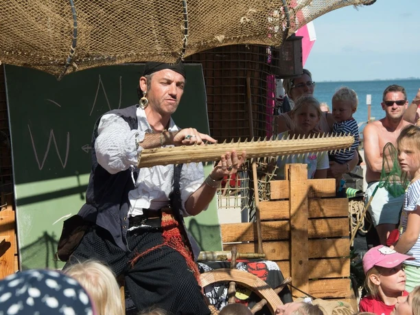 piratenschule_kapitaen_black.JPG