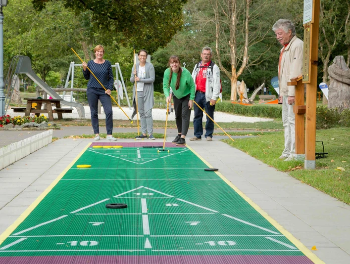 Shuffleboard im Kurpark Bad Lauterberg Shuffleboard im Kurpark Bad Lauterberg