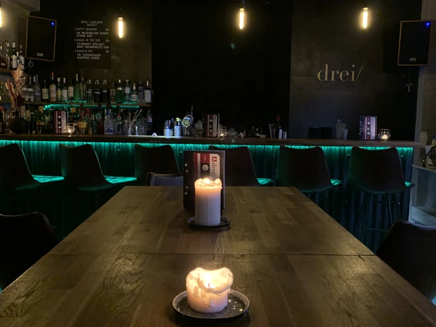 drei/ galerie • store • bar