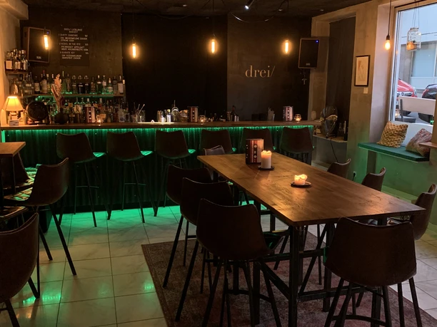 drei/ galerie • store • bar