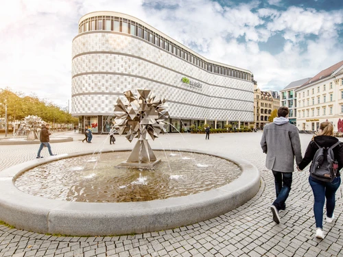 View of the Höfe am Brühl shopping center from Richard-Wagner-Platz with fountain in the foreground, Leisure, Shopping, Short break