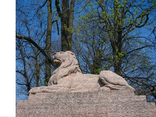 Kriegerdenkmal Irlachstraße Löwe.jpg