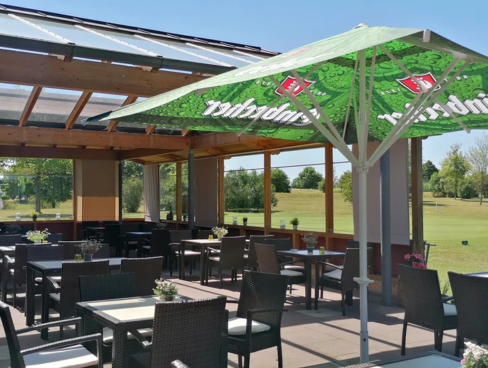 Golfstüberl überdachte Terasse.jpg