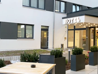 EE Hotel Außenansicht 3