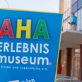 Aha_Museum entrance sign Schild Aha-ErlebnismuseumAha Experience Museum signSkilt til Aha-oplevelsesmuseetAha Experience Museum bord